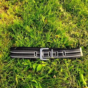 Lovely belt with large holes